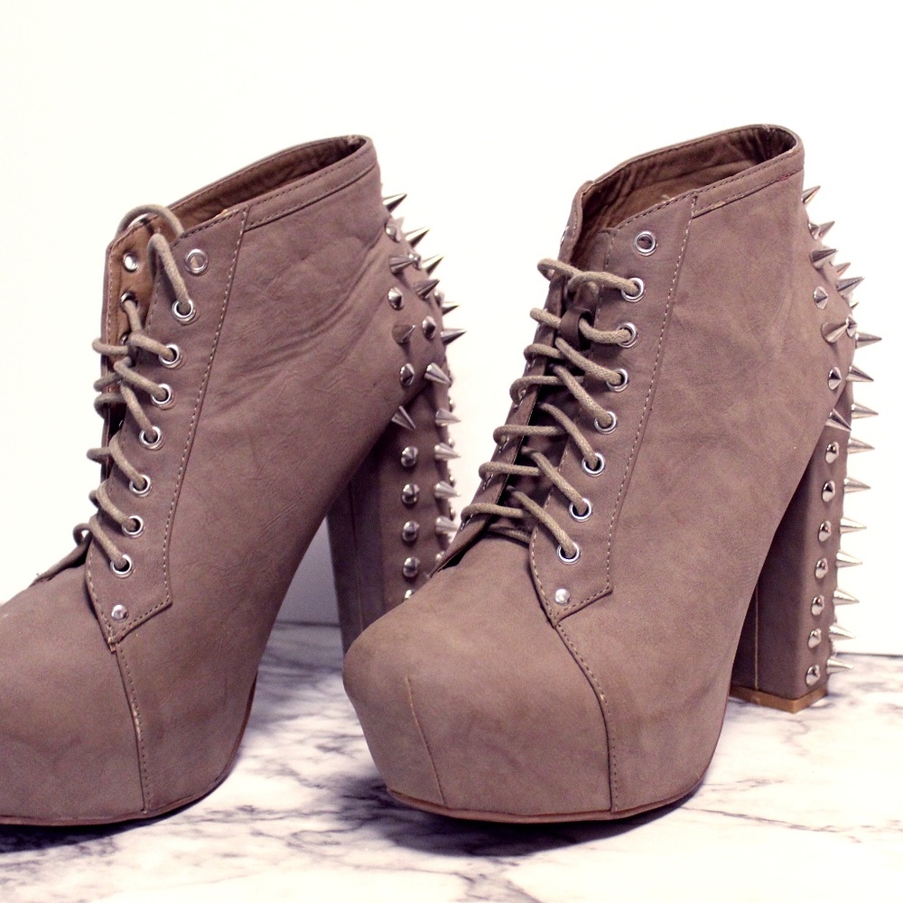 Sexy Vintage Spike Heels